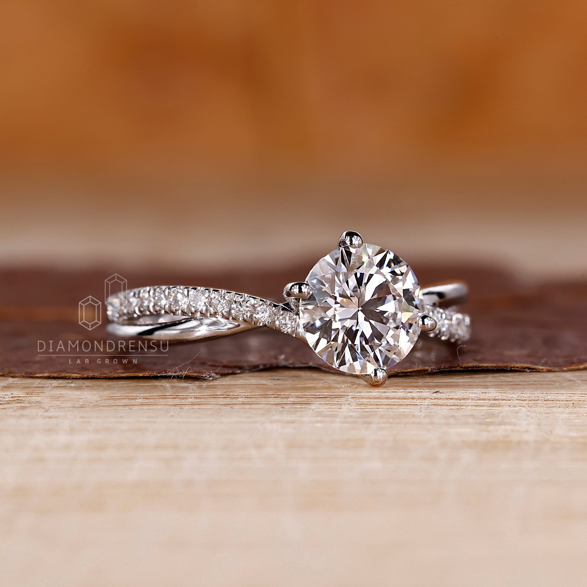 Unique bridal set with a matching design.
