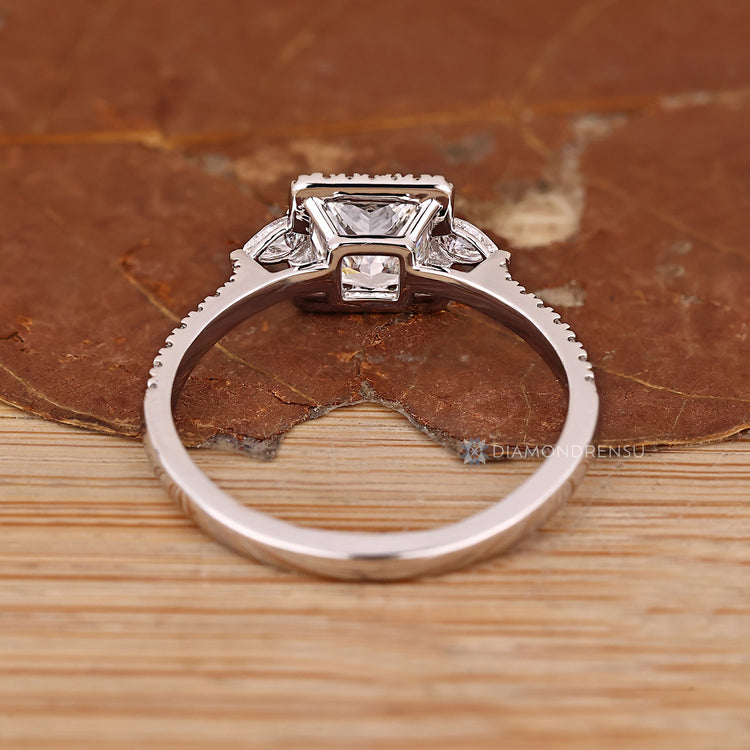 Round diamond halo ring with tapered shank design.