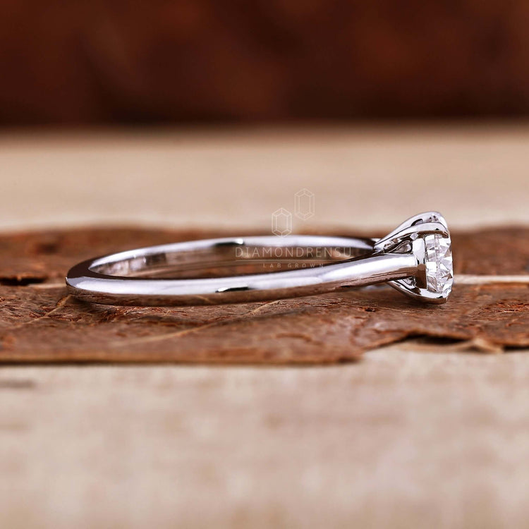 East to west oval diamond ring perfect for modern elegance
