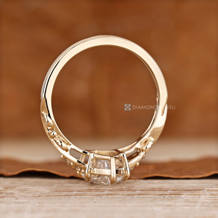 Nature inspired diamond ring with muse setting.