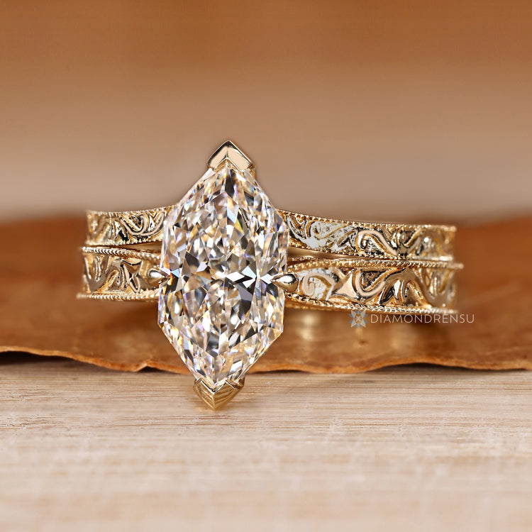 Art Deco bridal set with Dutch marquise diamond.