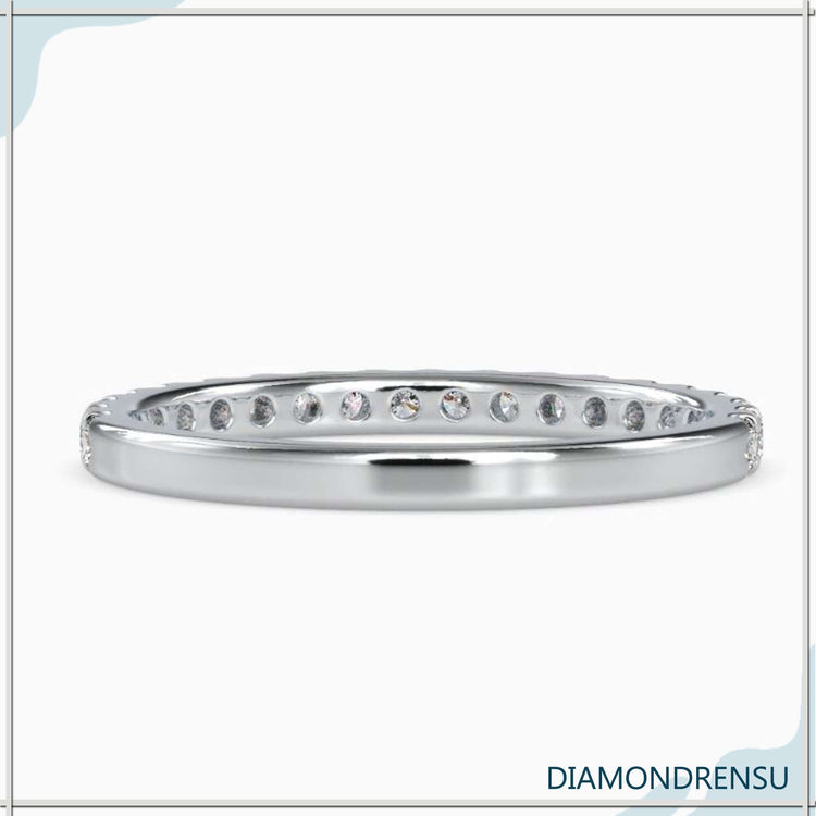 Diamondrensu UK wedding band featuring lab grown stones.
