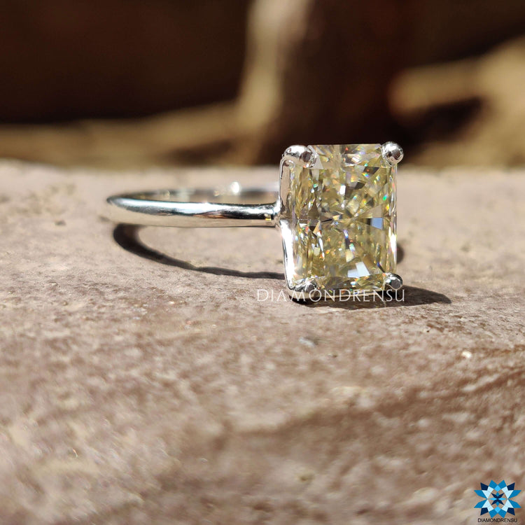 White gold ring with radiant cut moissanite and 4 prong setting from Diamondrensu UK.
