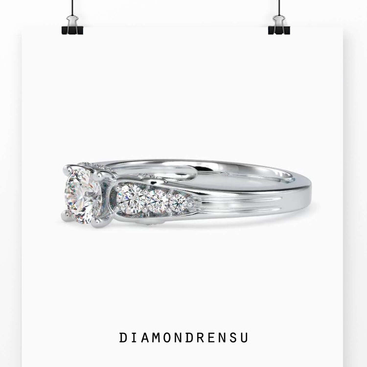 Buy engagement ring with brilliant cut centre and 6 side stones.
