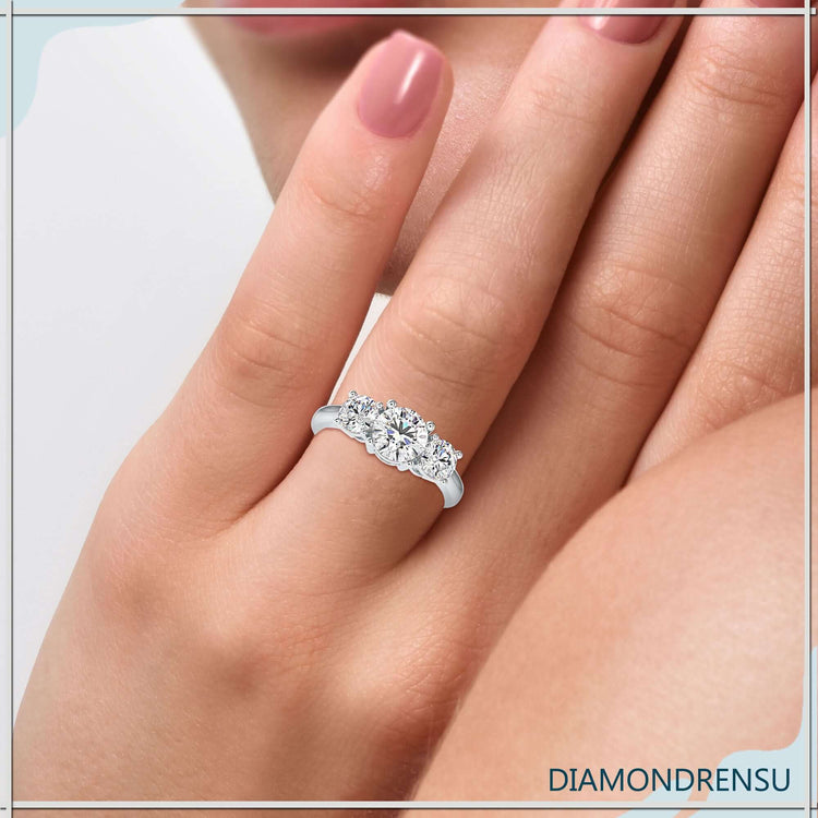 Round cut diamond ring with 4 round prong setting in rose gold.
