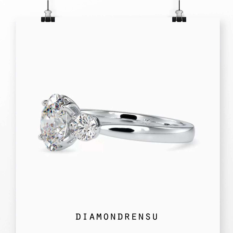 Handmade jewellery with oval and round diamonds.
