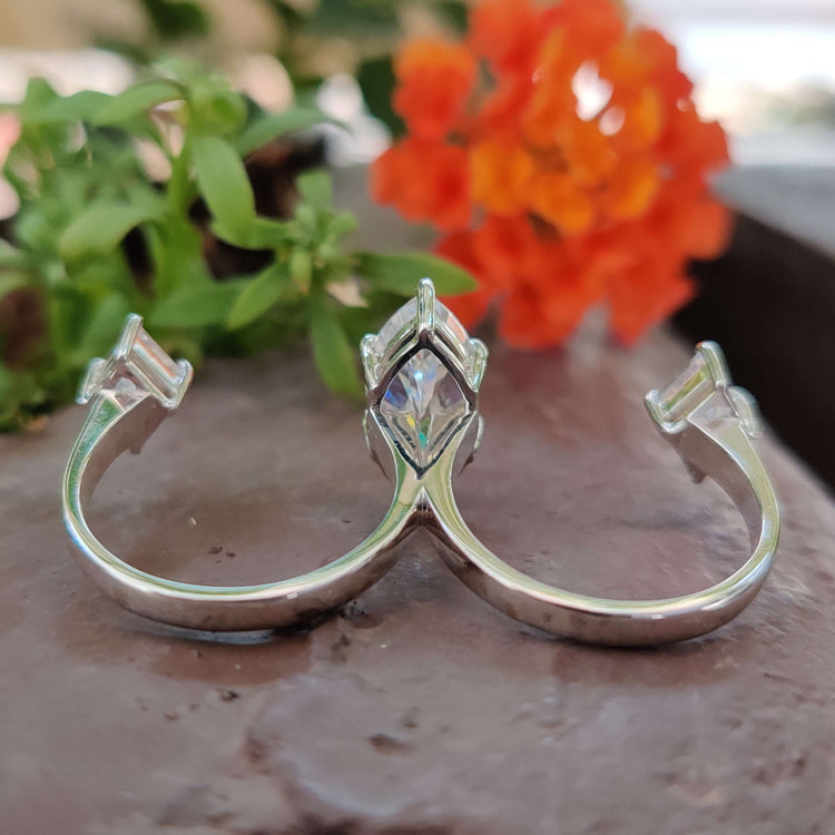 Diamondrensu UK two finger moissanite ring.
