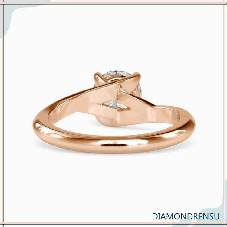 Yellow gold ring with handmade solitaire lab grown diamond.
