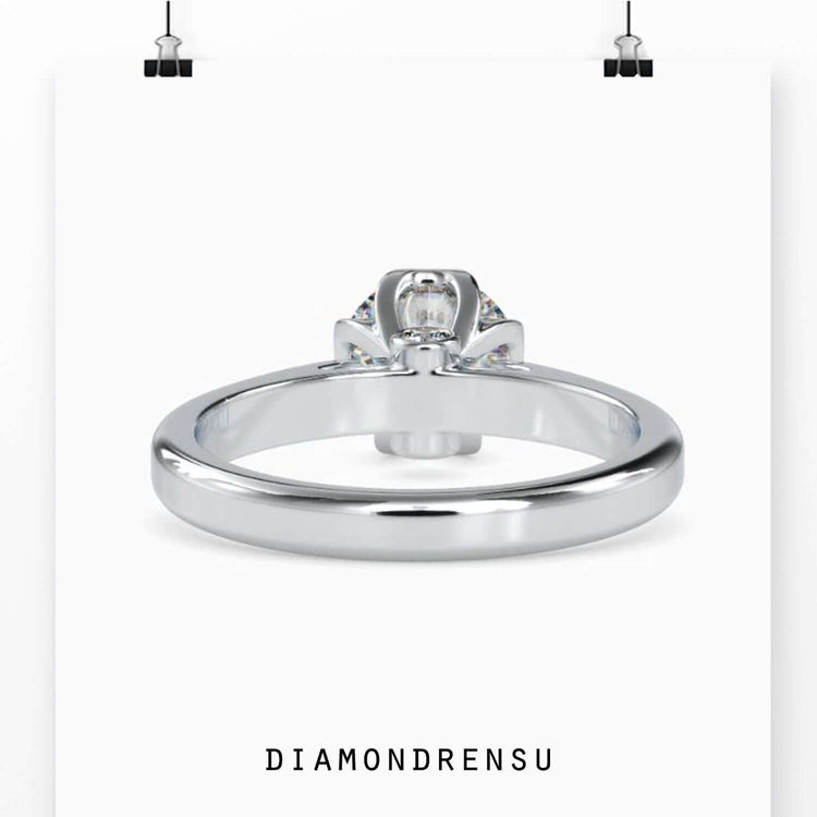 Simple diamond ring set in yellow gold with IGI certification.
