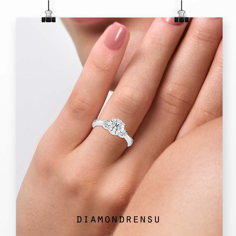 Round cut solitaire ring in hidden infinity setting, IGI certified.
