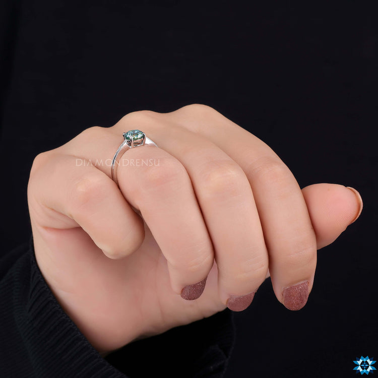 Diamondrensu UK Portuguese moissanite engagement ring.
