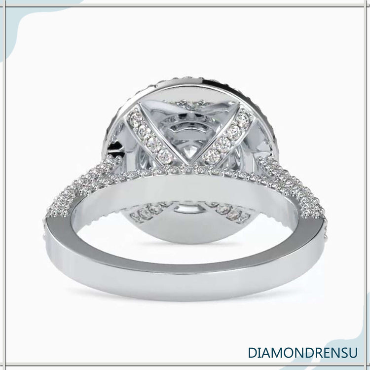 Buy diamond ring in UK with round cut and halo style.
