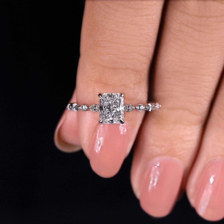 Claw prong setting engagement ring crafted with igi certified diamonds, perfect as a UK engagement ring.
