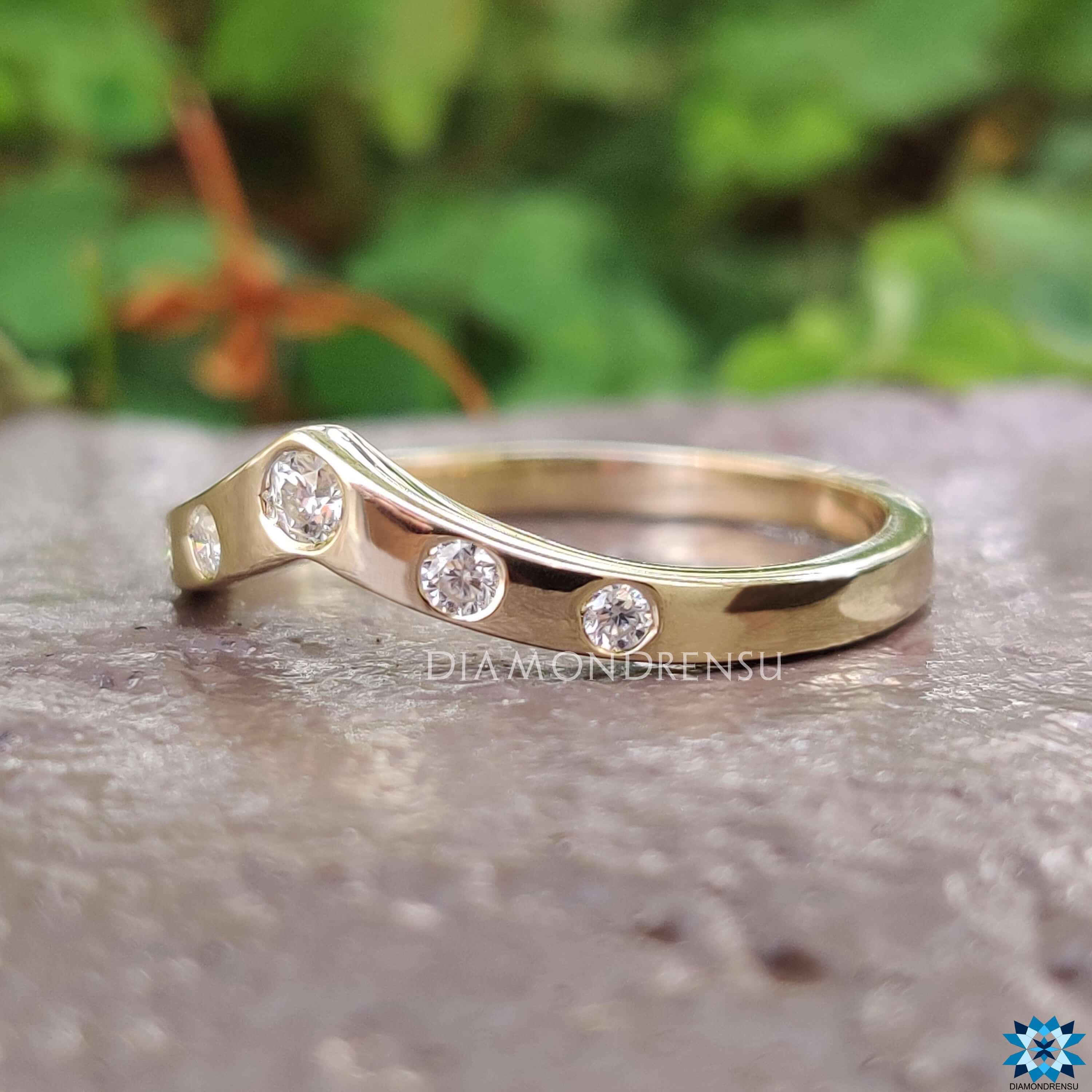 yellow gold wedding band - diamondrensu