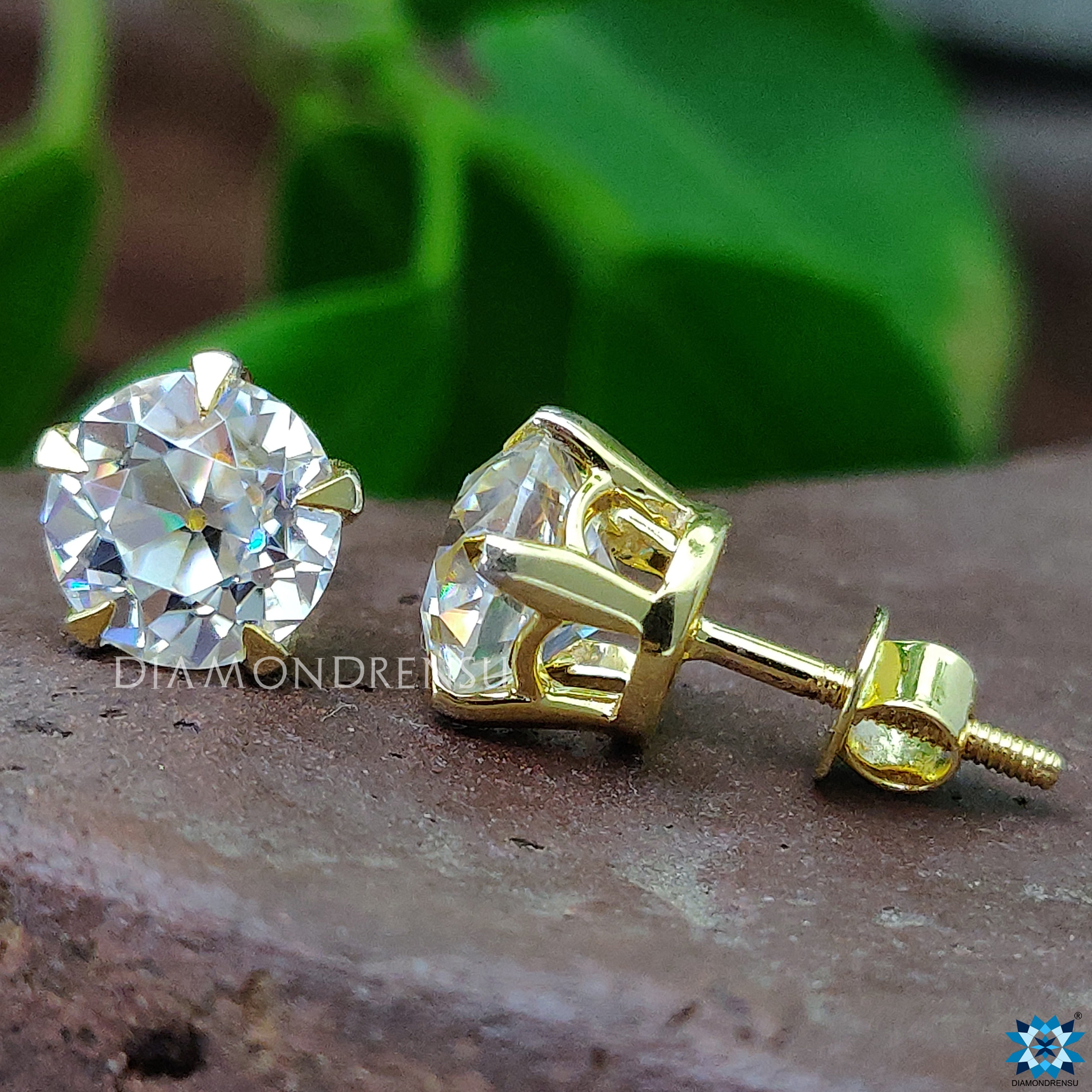 moissanite stud