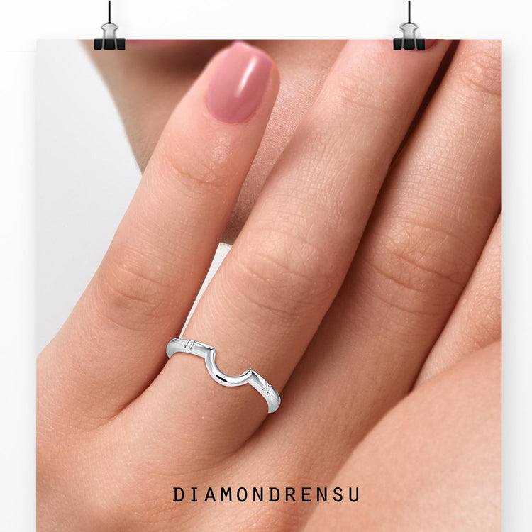 Curved comfort fit wedding band made for daily wear.
