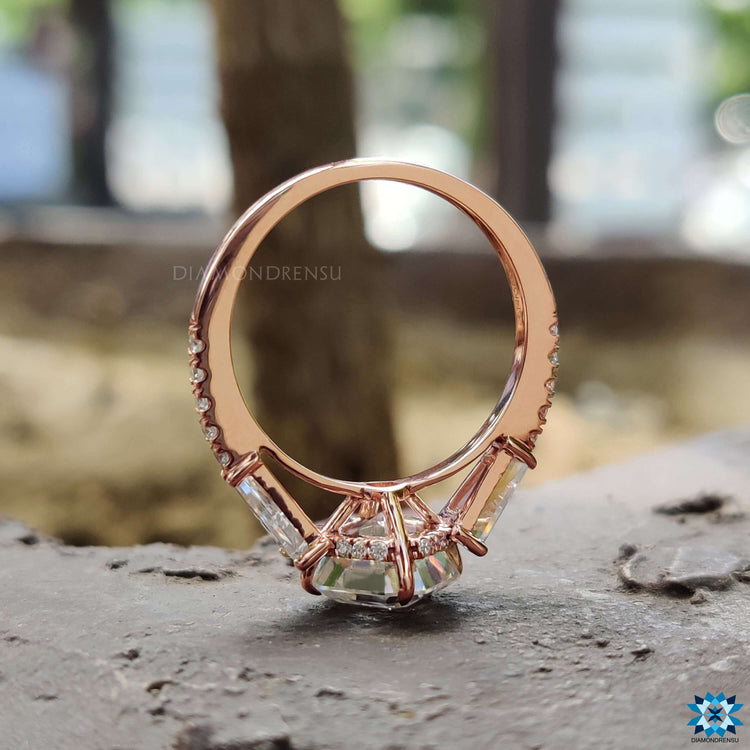 Diamondrensu UK Octavia cut moissanite engagement ring.
