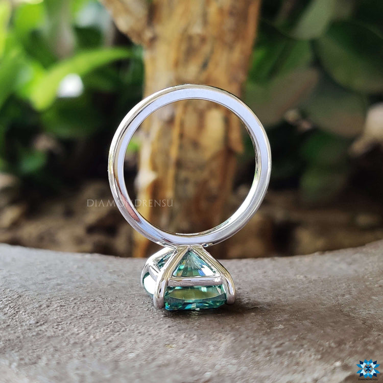 Cushion cut solitaire ring in white gold.
