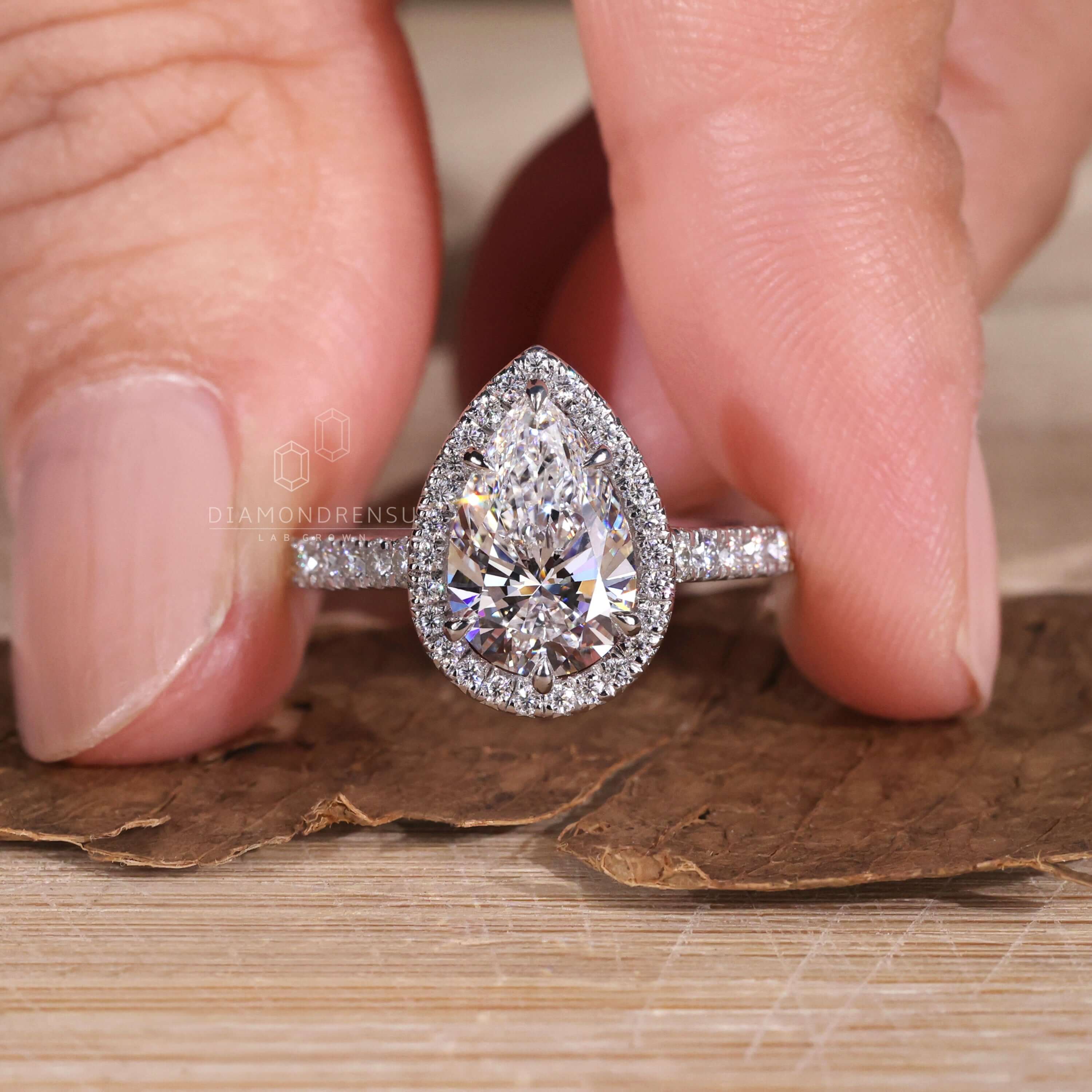 pear diamond engagement ring