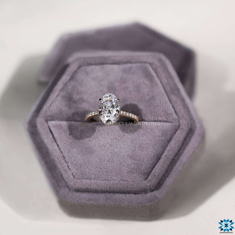 Round cut pave band ring in rose gold.
