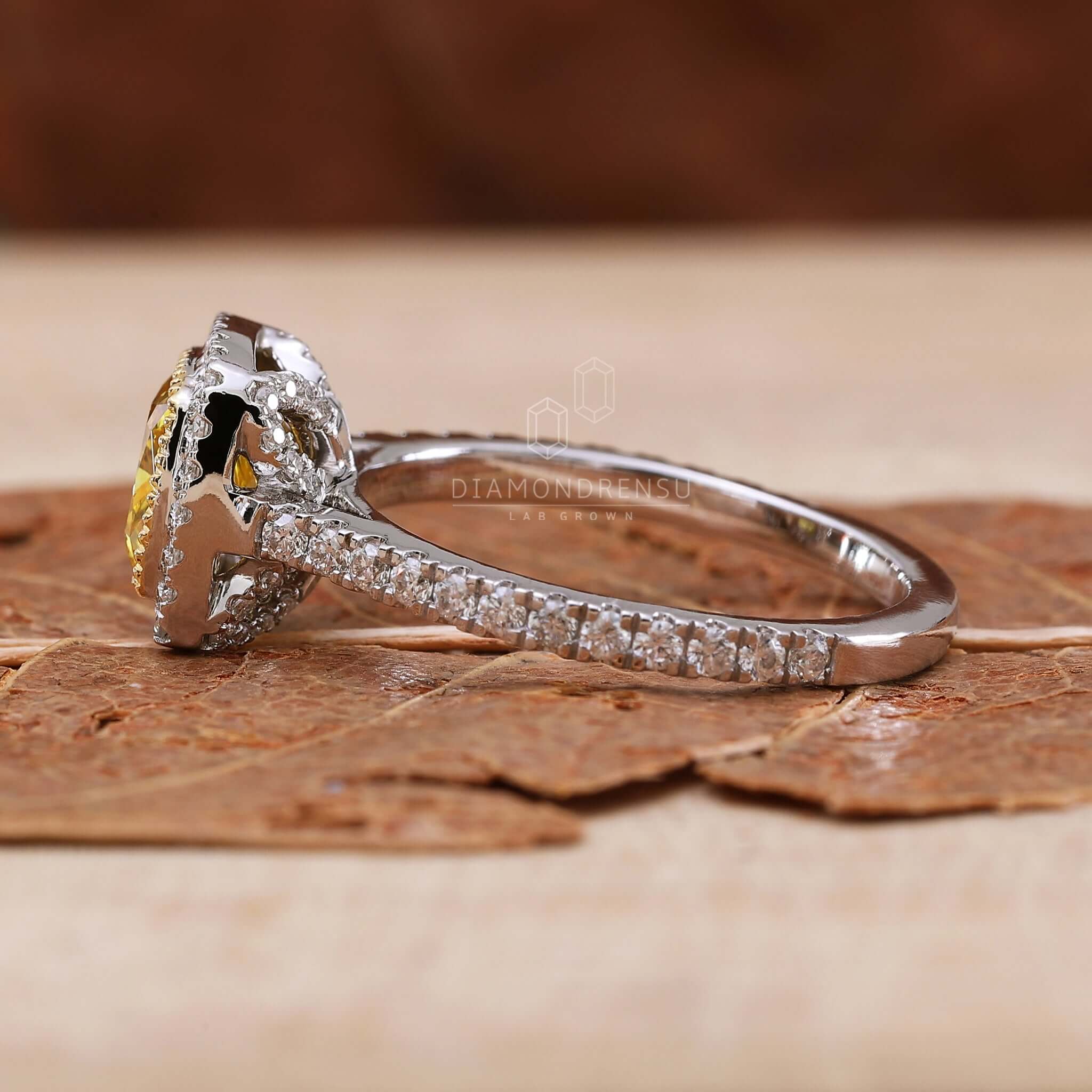 lab grown diamond wedding ring