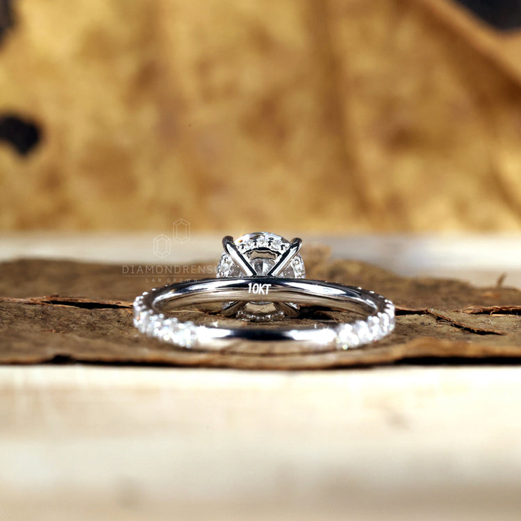 Round brilliant cut ring crafted for ultimate brilliance and beauty.