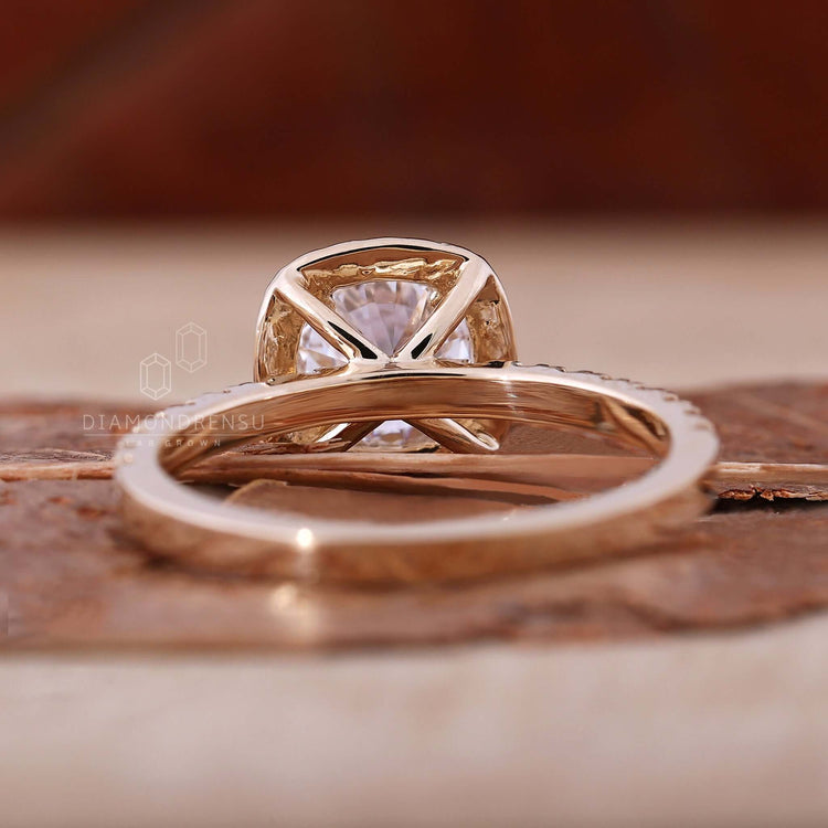 Round Diamond Engagement Ring designed for elegance.