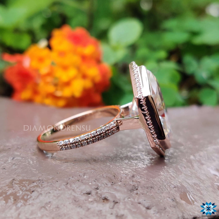 Diamondrensu UK elongated hexagon halo engagement ring.
