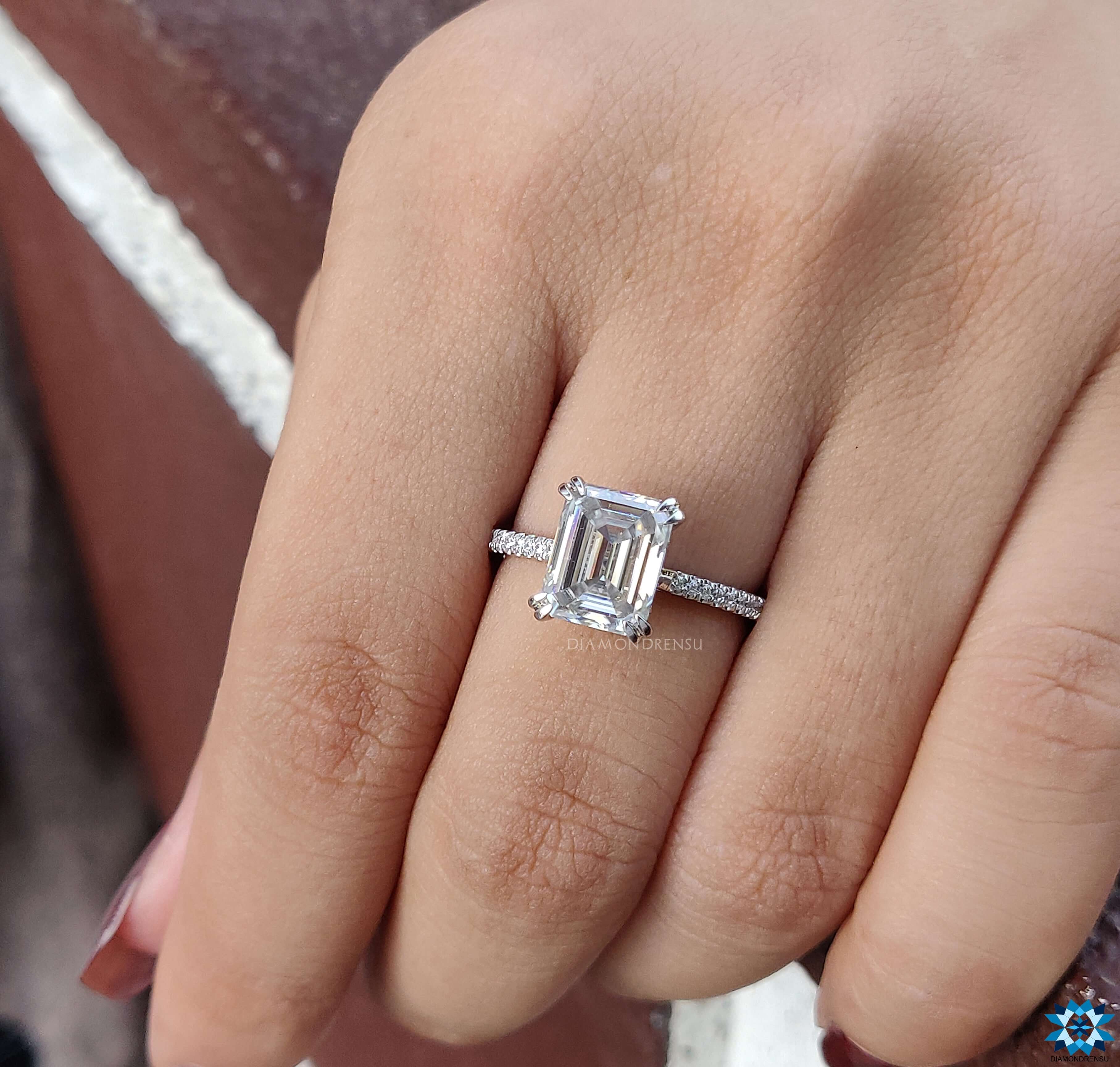 Diamondrensu engagement ring emerald cut ring.