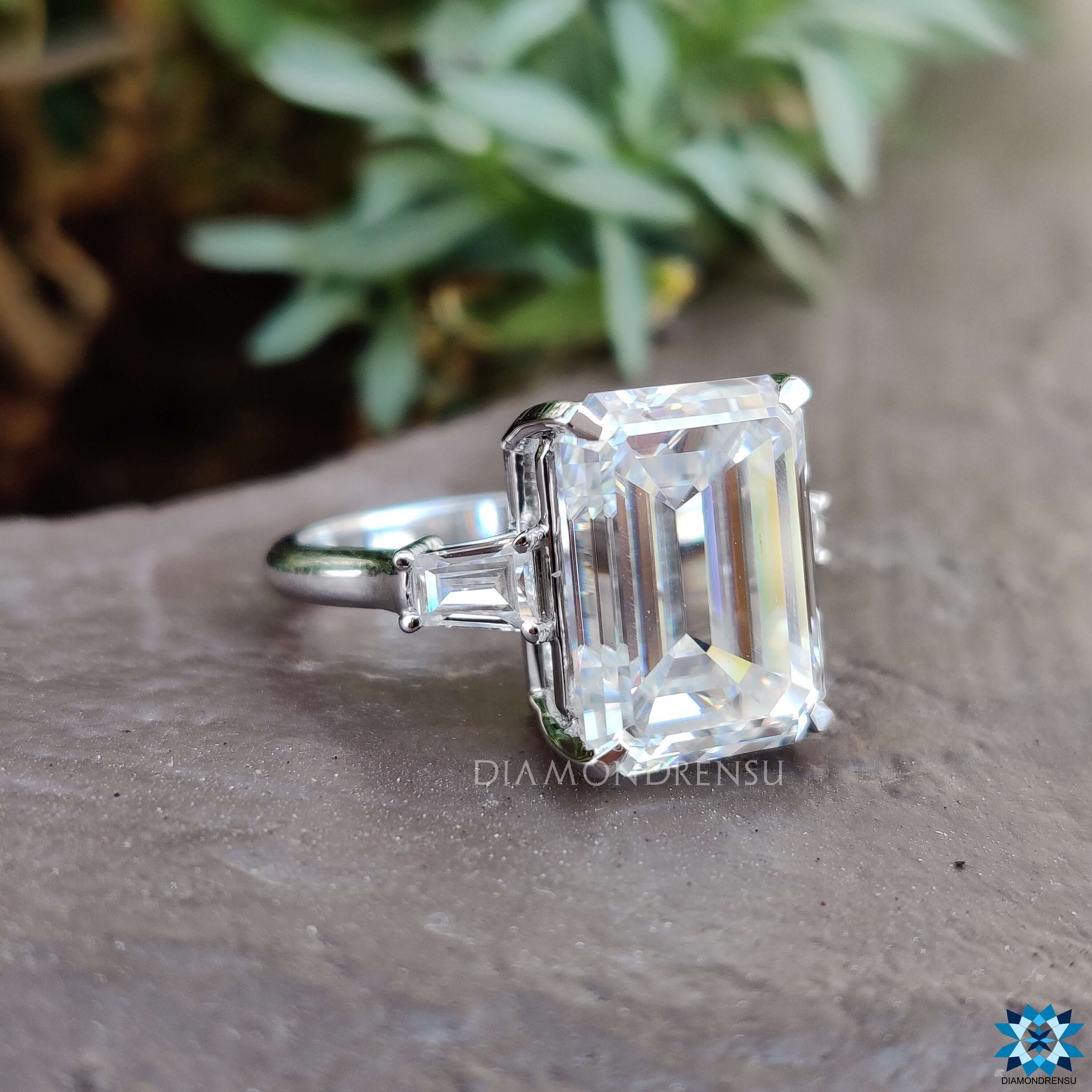 best moissanite engagement ring - diamondrensu