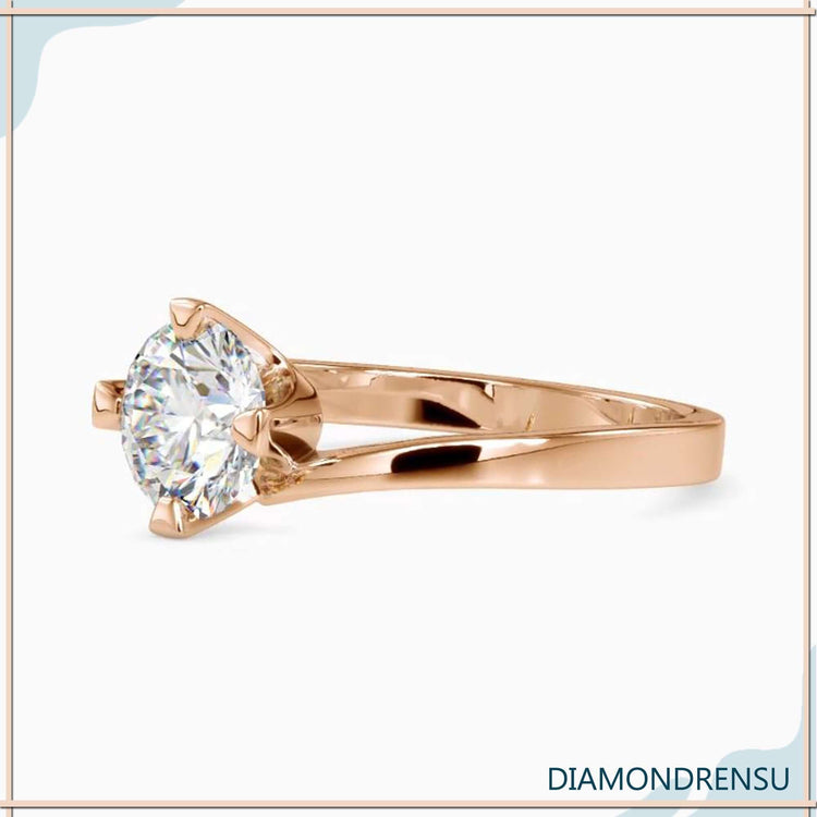 Four prong setting ring featuring round brilliant diamond

