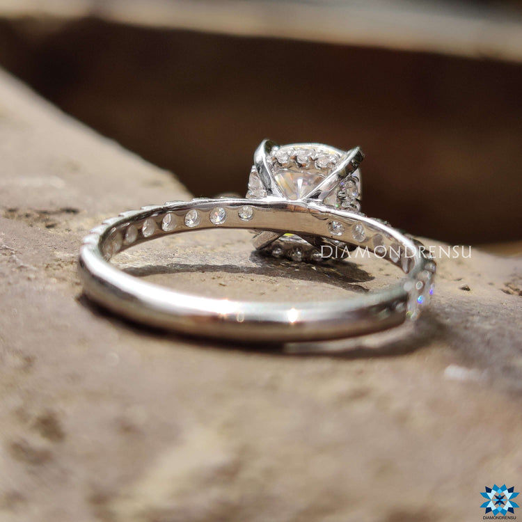 Diamondrensu UK cushion cut engagement ring in white gold.
