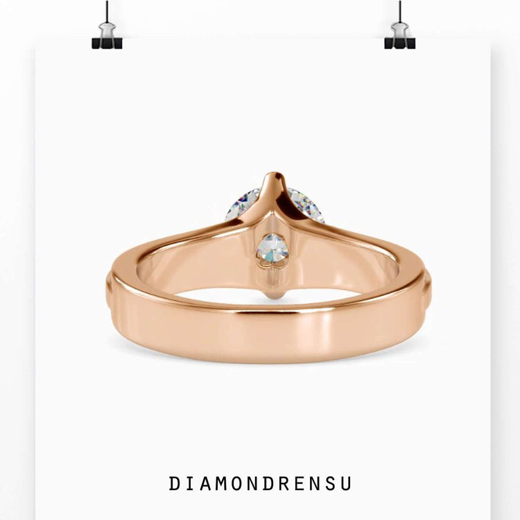 Handmade jewellery with solitaire setting ring and compass prong.
