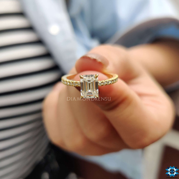 Diamondrensu UK emerald cut moissanite engagement ring.
