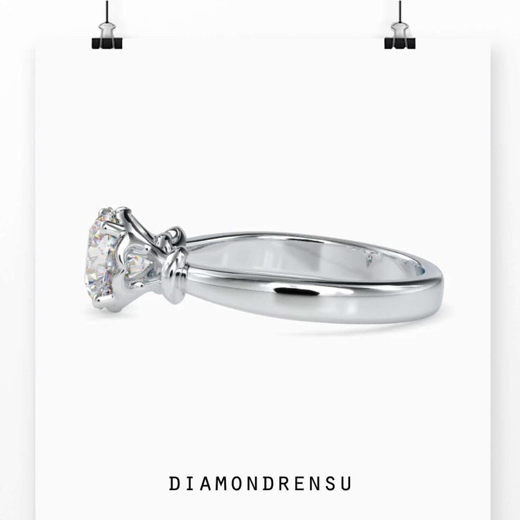 Buy engagement ring in the UK with infinity style and lab diamond.
