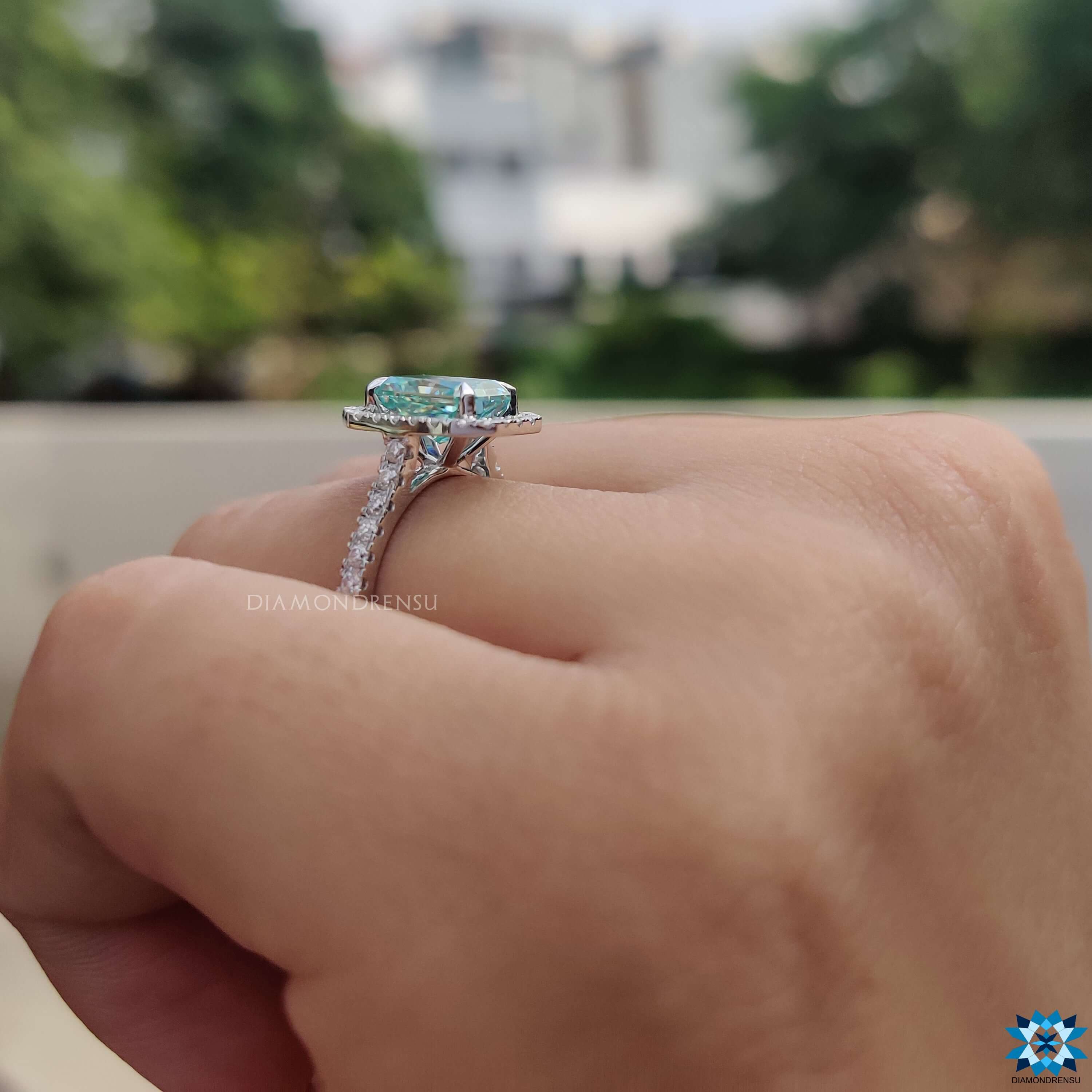 cathedral set engagement ring - diamondrensu