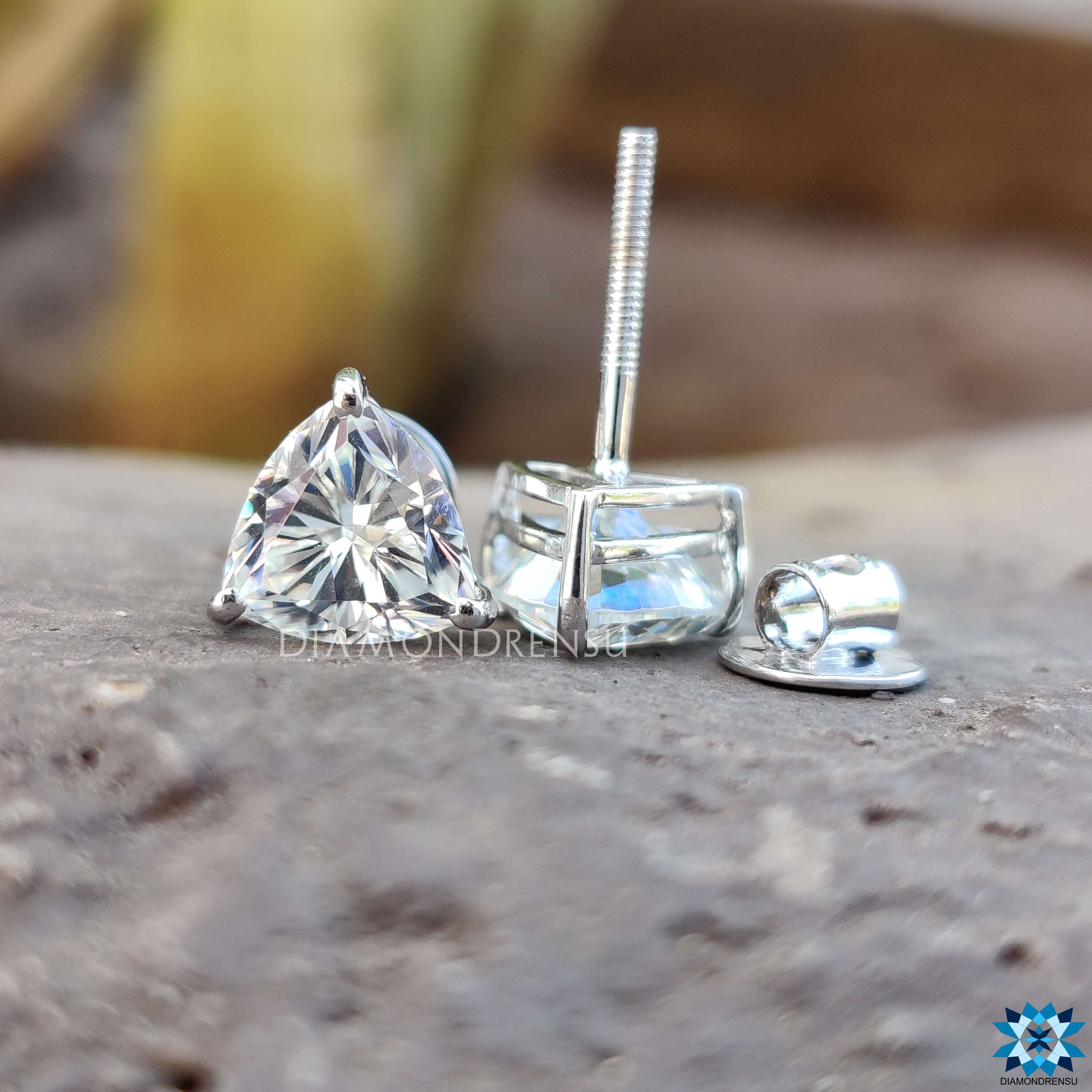 white gold earrings - diamondrensu