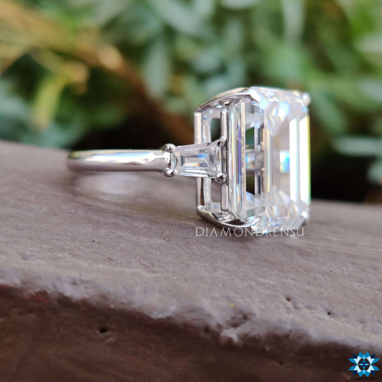 Prong setting moissanite ring with emerald cut center.

