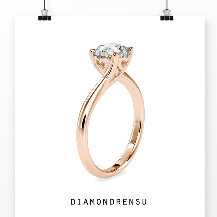 Diamondrensu UK ring with bypass gold and diamond design.

