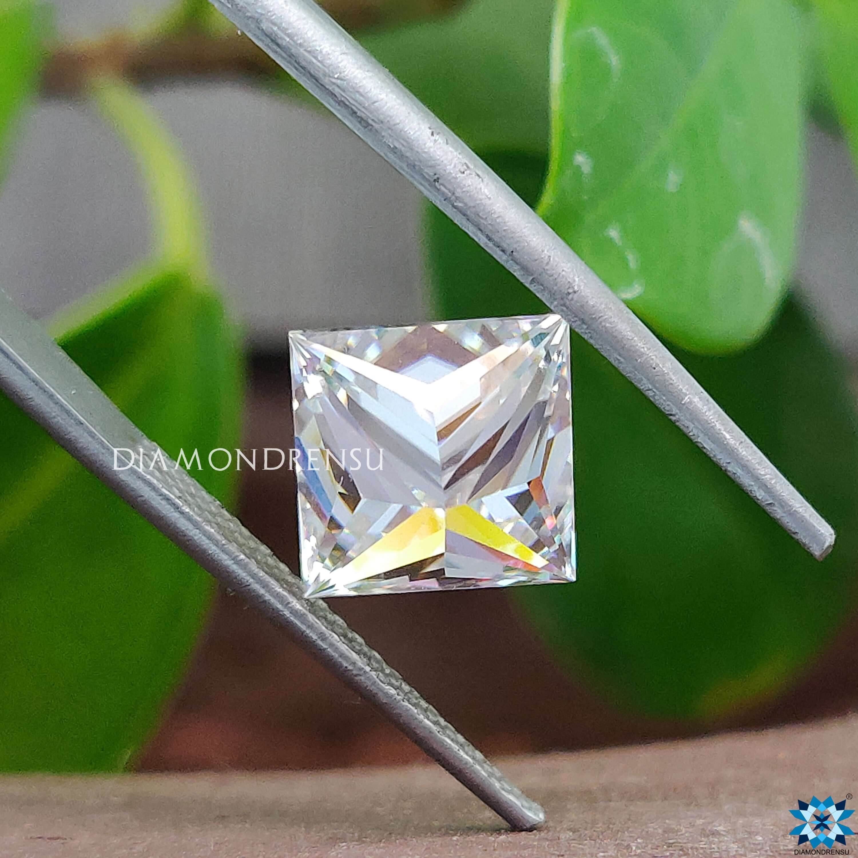 near colorless moissanite