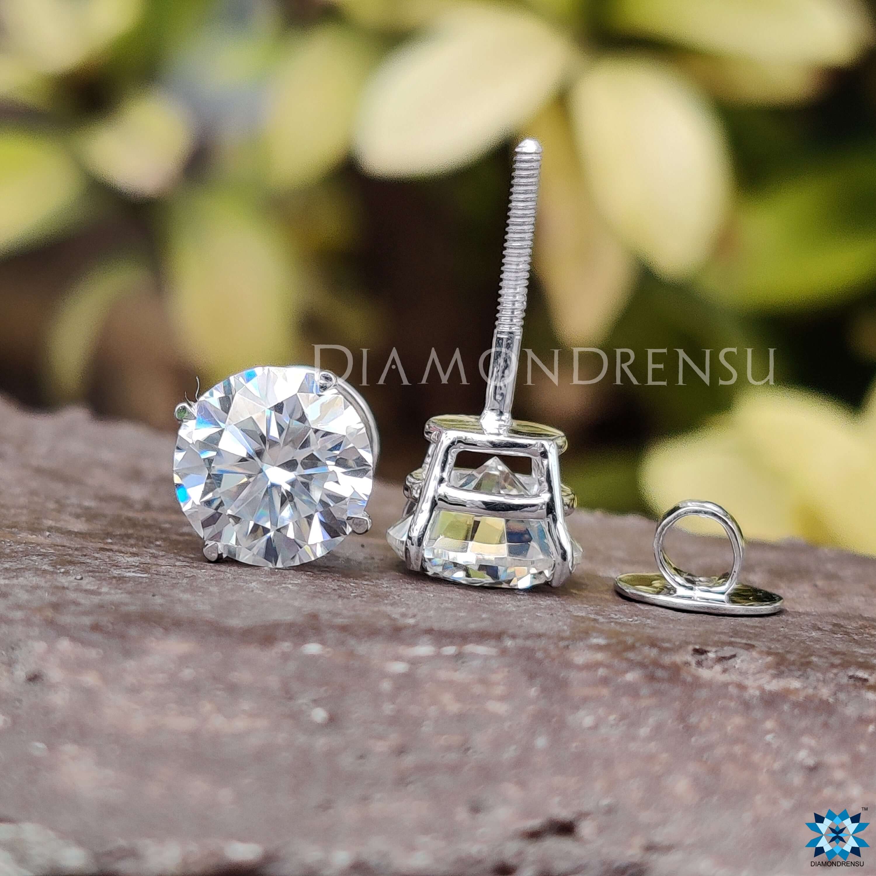 round moissanite