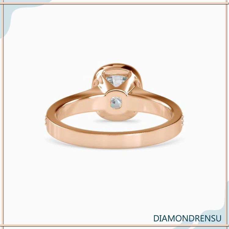 Custom design ring in rose gold with IGI certified diamond.
