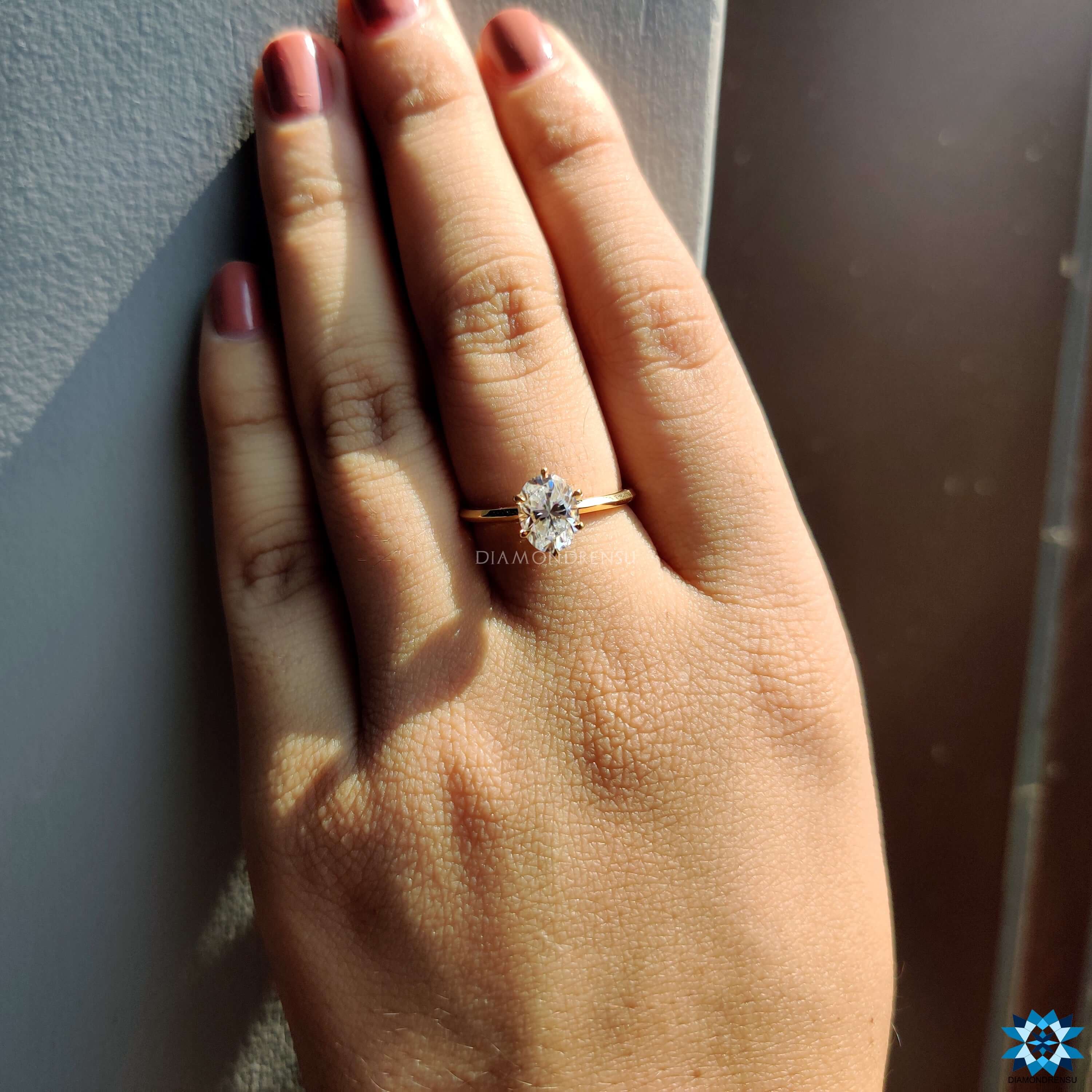 Moissanite for engagement ring in gold setting