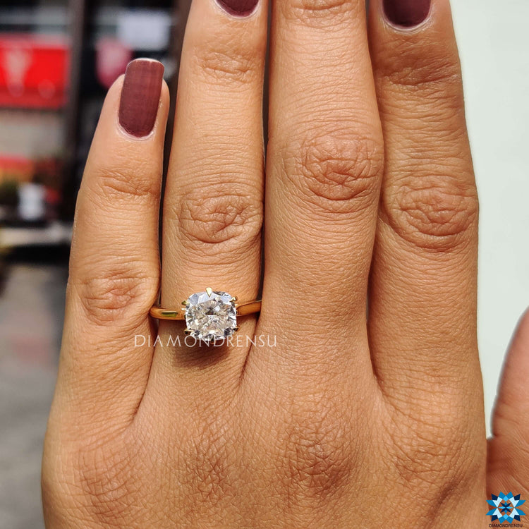 Six prong prong setting on cushion moissanite ring.

