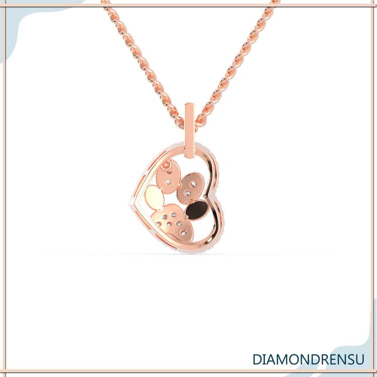 Pendant with heart design and round diamond brilliance.
