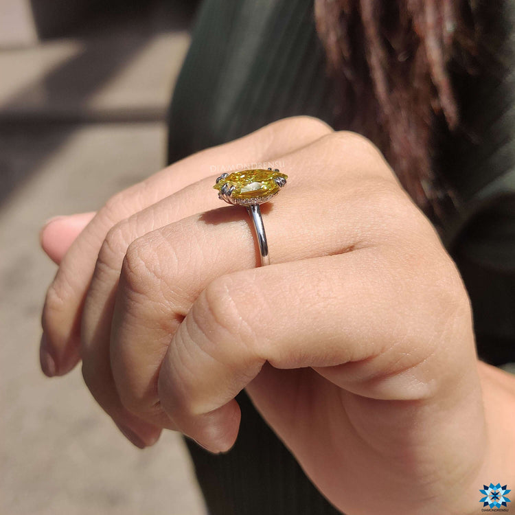 Double claw prong setting for secure hold.
