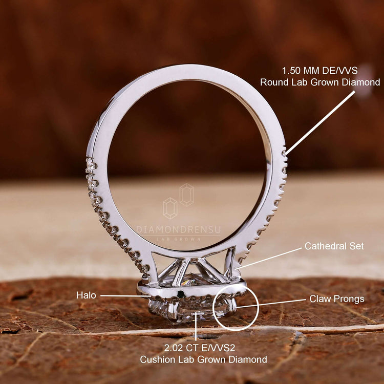 Lab grown diamond in a 4 prong claw setting with igi certified quality.
