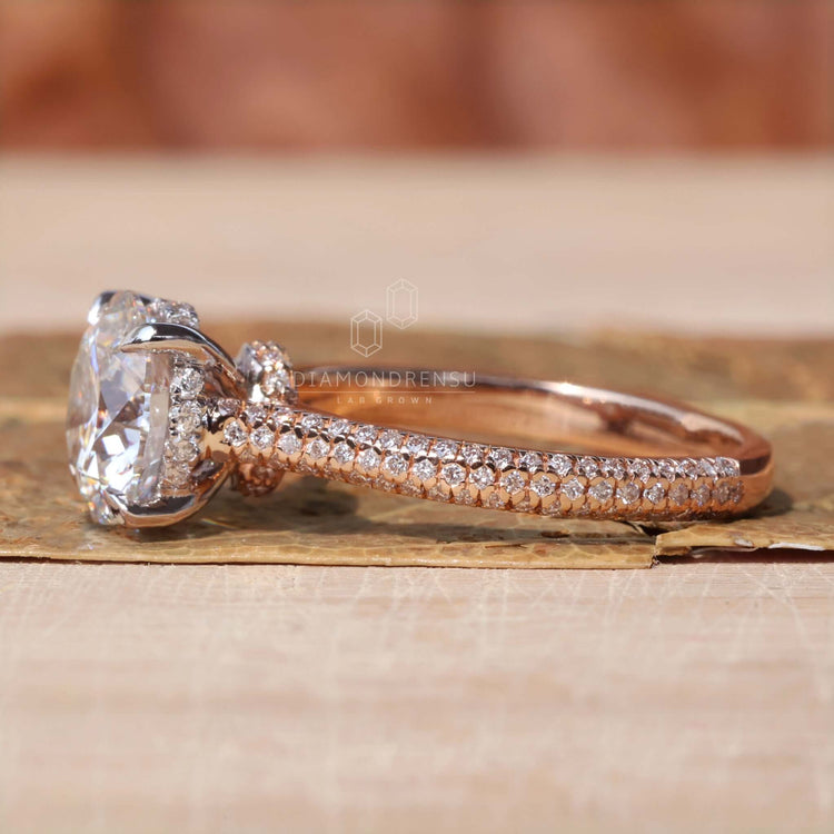 Stunning round diamond engagement ring with exceptional sparkle.