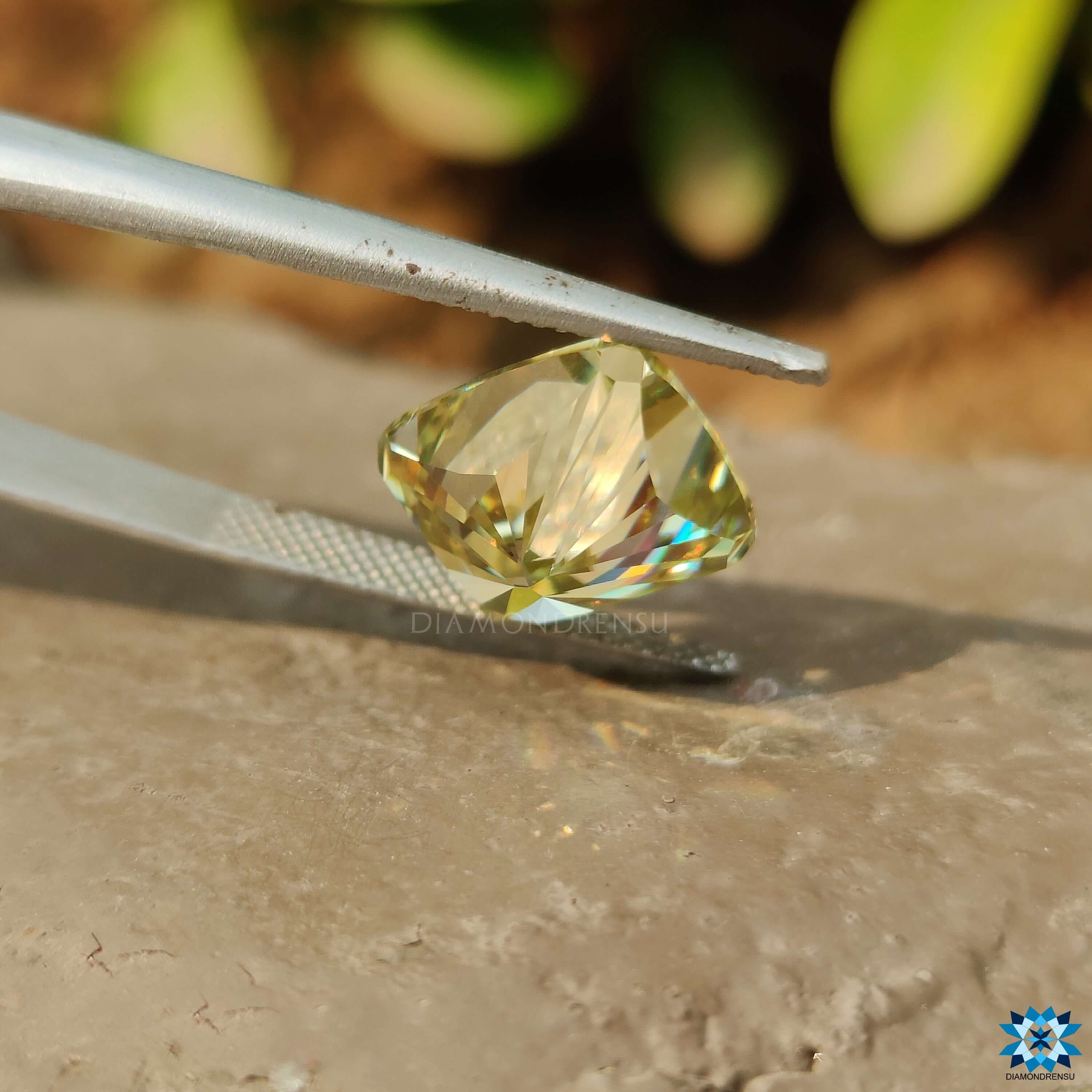 fancy colored moissanite - diamondrensu