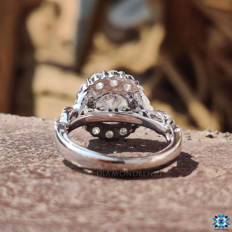 Round cut halo setting on moissanite ring.
